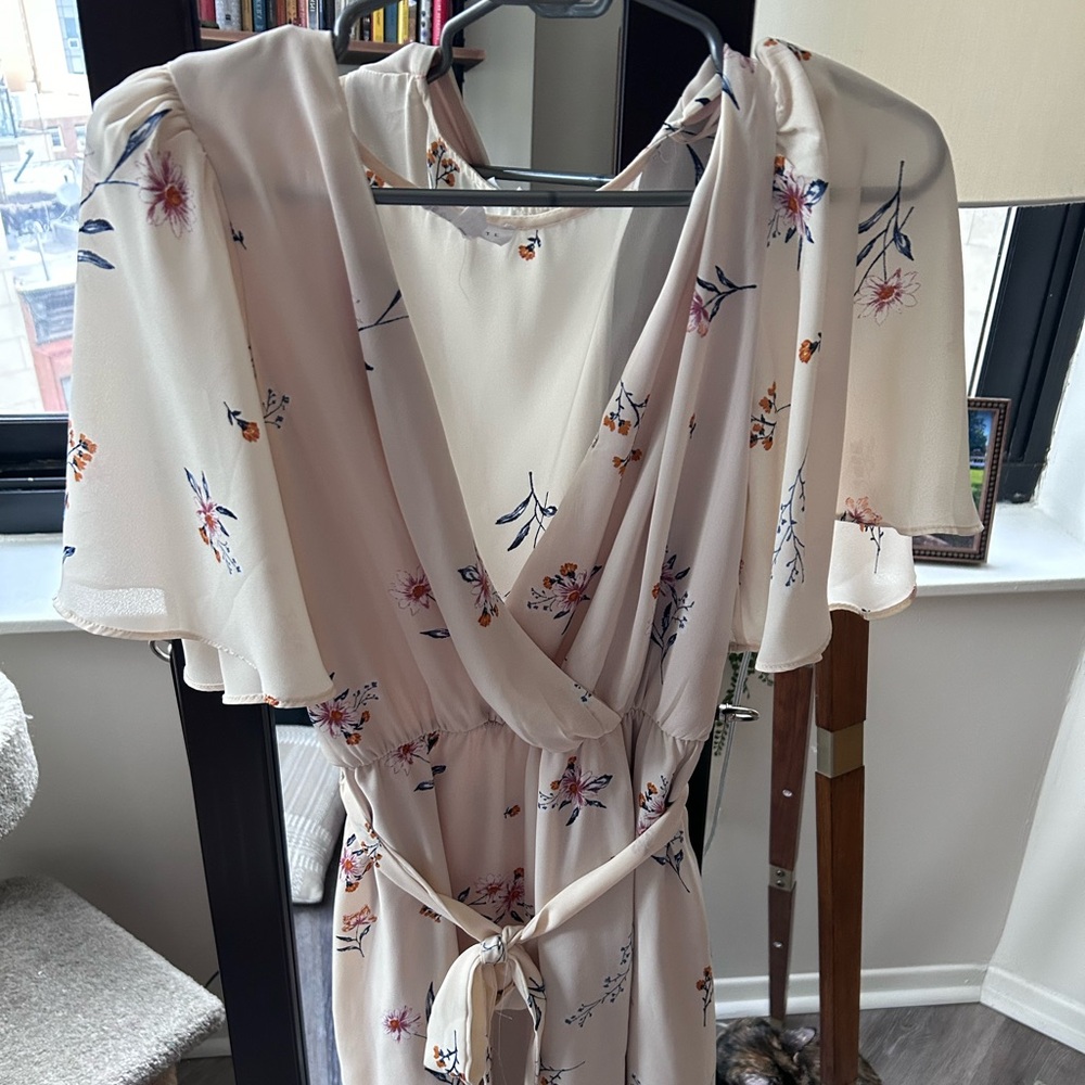 NWOT Socialite tan floral wrap dress